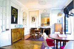 Short term let of a roomy, light, luxurious 92 sqm apartment with high ceilings. Bordeaux, France Luxury 92 sqm apartment with outstanding location Entire rental unit vacation rental 4501320