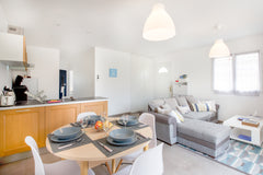 Maison neuve de plain pied, climatisée sur terrain clos à Artigues juste à côté  Bordeaux, France Maison climatisée entre Bordeaux et St Emilion Entire townhouse vacation rental 19008915