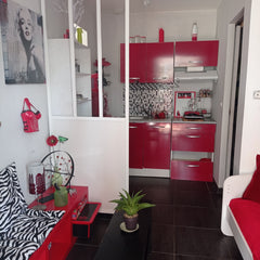 ce joli petit logement convient aux personnes seules ou en couple.<br />Un 25 M2 Pessac, France Joli petit logement avec chambre séparée au calme Entire townhouse vacation rental 740482493962972691