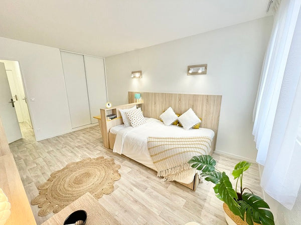 La résidence para-hôtelière Saint Augustin est à proximité du centre-ville de Bo  Superbe T1 meublé et équipé Room in aparthotel vacation rental 37040147