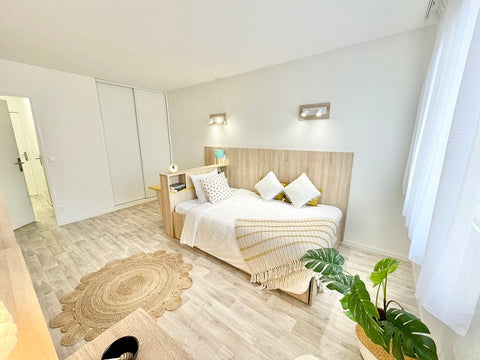 La résidence para-hôtelière Saint Augustin est à proximité du centre-ville de Bo  Superbe T1 meublé et équipé Room in aparthotel vacation rental 37040147