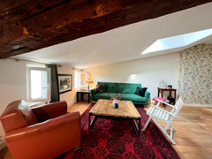 Un appartement atypique et cocooning à 10 minutes à pied de la gare St Jean, de  Bordeaux, France Appartement sous les toits de Bordeaux Entire rental unit vacation rental 646791657646000219