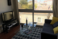 Studio de 27 m2, très bien équipé avec lave-vaisselle, frigo, four et micro-onde Bordeaux, France Studio au coeur de Bordeaux Entire rental unit vacation rental 17838196