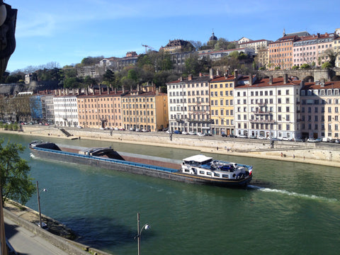 Appartement TRIPLEX, Unique et Atypique !<br />70m2,  en haut d'un immeuble hist Lyon, France Appartement - Vue imprenable Vieux-Lyon. Entire condo vacation rental 19724220