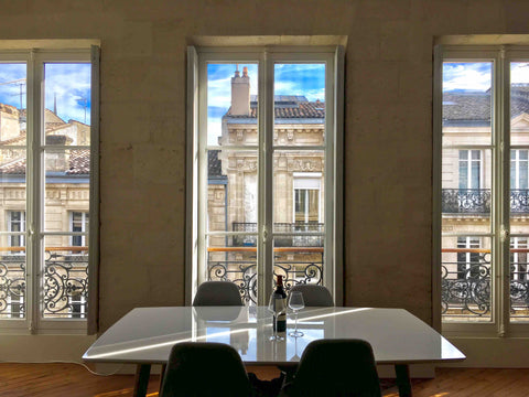 Appartement baigné de lumière, au cœur du vieux Bordeaux, dans un très bel immeu Bordeaux, France Luxueux appartement baigné de lumière -HYPERCENTRE Entire rental unit vacation rental 32571467