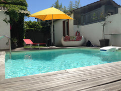 Échoppe double rénovation d'architecte organisée autour d'un "cube" cuisine. Env Bègles, France Maison de ville avec piscine Entire home vacation rental 5644345