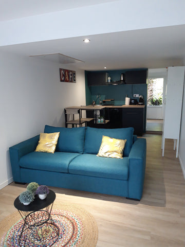 Nous vous accueillons dans notre joli studio, à la décoration soignée, idéalemen  Studio indépendant à 600m du tram A- Dravemont Entire guesthouse vacation rental 47351676