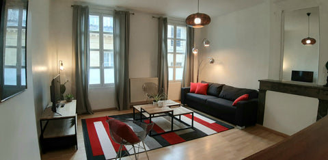 Dans un ancien immeuble bordelais, au coeur du quartier piéton,<br /><br /><b>Th Bordeaux, France Burdigala Homes - Appart de la Devise Entire rental unit vacation rental 28065481