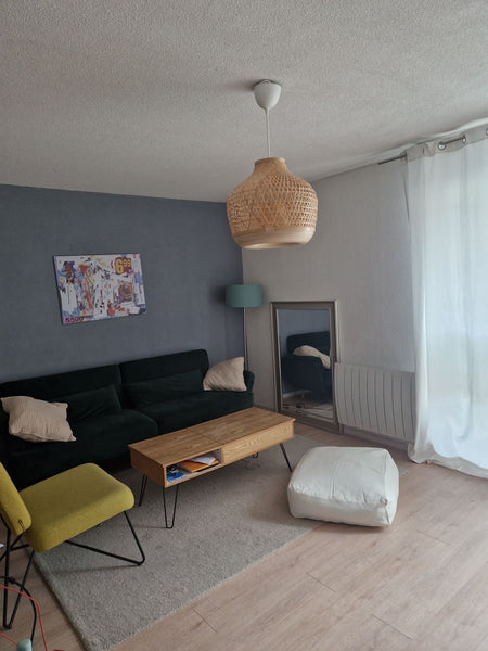 Ce logement parfaitement situé offre un accès facile à tous les sites et commodi Bordeaux, France Superbe appartement à proximité de la gare Entire condo vacation rental 28271200