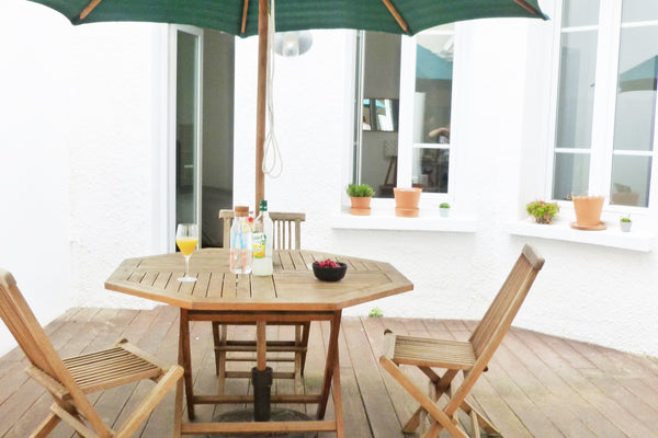 Grand appartement en rez-de chaussée et au calme, à 10 mn à pied du Grand Théâtr Bordeaux, France Grand appartement centre ville, patio et parking Entire rental unit vacation rental 19397538