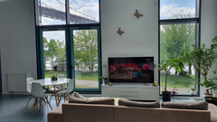 Chambre de 25m2 avec lit double et placard intégré ainsi qu'une salle de bain. <  Aux portes de Bordeaux, au bord de la Garonne. Private room in rental unit vacation rental 53142540