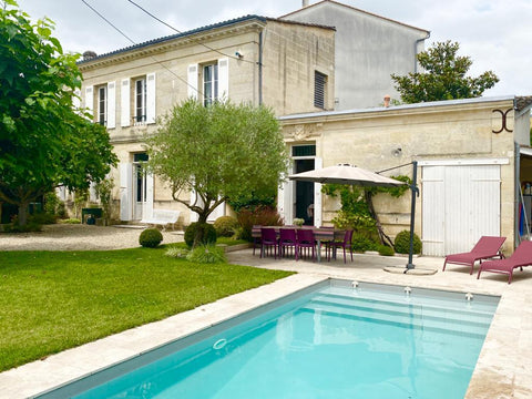 Maison de campagne à la ville, vous trouverez tout le confort. Située dans un qu Bordeaux, France Chambre dans Maison de Campagne à la Ville Private room in villa vacation rental 28192195