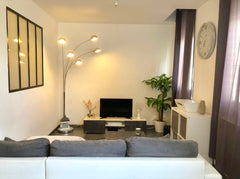 Bonjour et bienvenue dans l'un des appartements au centre de Bordeaux. Ce beau s Bordeaux, France Lovely Studio (30m2) 5mn Gare Bordeaux Saint-Jean Entire rental unit vacation rental 27195797