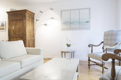 Location saisonnière meublée dans un bel appartement 74m2, 2 étage avec ascenseu  Gallien - 74m² avec ascenseur et parking, centre Entire rental unit vacation rental 16109221