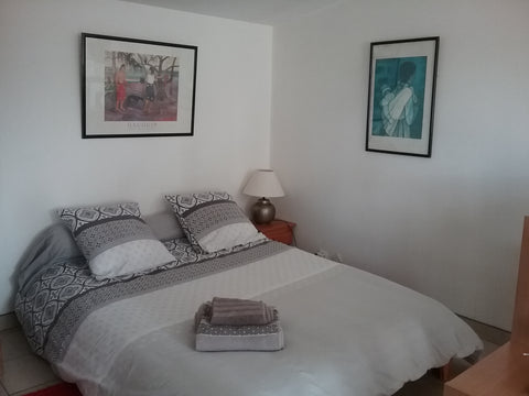 Studio 30 m2 lumineux independant dans rue calme en face des vignobles du Châtea  Studio à pessac 30 m2 1er ETG proche des facultés Entire rental unit vacation rental 47725254