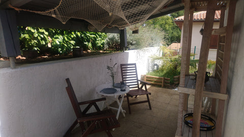 Espace spacieux :<br />chbre/sdb,  salon équipé d'un frigo, micro ondes mais SAN Le Haillan, France 60m2 avec sdb,salon,terrasse privés 15 mn de Bdx Private room in home vacation rental 44569592