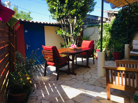 Studio de charme de 30 m2 aux portes de Bordeaux avec espace extérieur, <br />A  Bègles, France Studio avec terrasse aux portes de Bordeaux Entire guest suite vacation rental 49589343