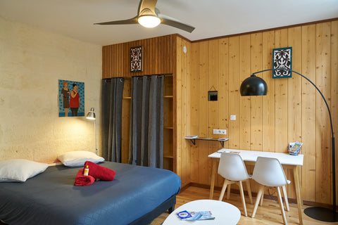 Le Montaigne is a cozy studio located on the first half floor of a building in t Bordeaux, France Le Montaigne, Downtown, Free Parking Possible Entire rental unit vacation rental 23866508