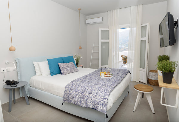 Cozy room with furnished balcony or veranda that accommodates up to 2 adults and Greece Twin room - Vigla Hotel - Amorgos Room in hotel vacation rental 26403324