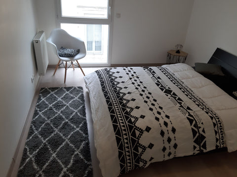 Chambre avec décoration style scandinave avec de la géométrie mêlée au blanc et   Chambre privée chaleureuse Private room in rental unit vacation rental 34924070