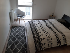 Chambre avec décoration style scandinave avec de la géométrie mêlée au blanc et   Chambre privée chaleureuse Private room in rental unit vacation rental 34924070