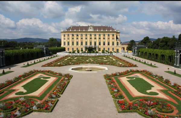 Alles in der nähe !<br /><br />In der Nähe von Schloss Schönbrunn circa 8 Minute Vienna, Austria Liebevoll eingerichtete Wohnung nähe Schönbrunn Entire condo vacation rental 18635695