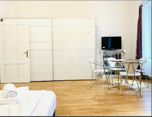Calm apartment in traditional Viennese building with garden.<br /><br />Only two Vienna, Austria Douplex apartment next 