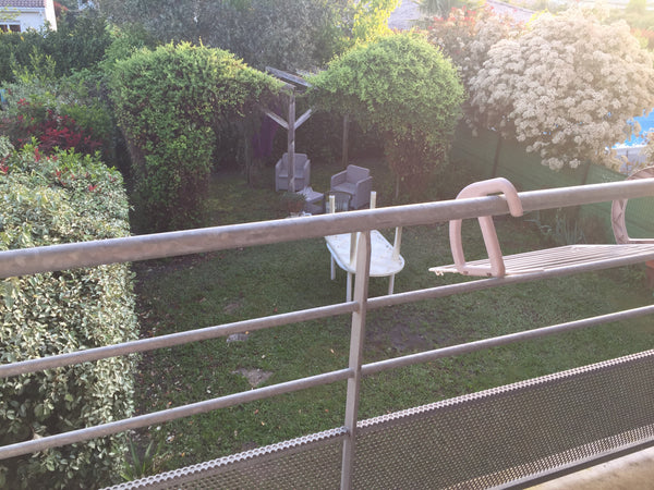 Maison mitoyenne par le garage avec un jardin sans vis à vis . Vous aurez votre  Salaunes, France Maison simple et agréable Private room in rental unit vacation rental 24769506