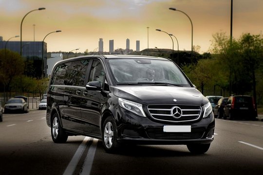 Private Arrival Transfer: London Luton Airport to Central London by Luxury Van  Private Tours and Travel Guide Europe London CITY London Destination Tour