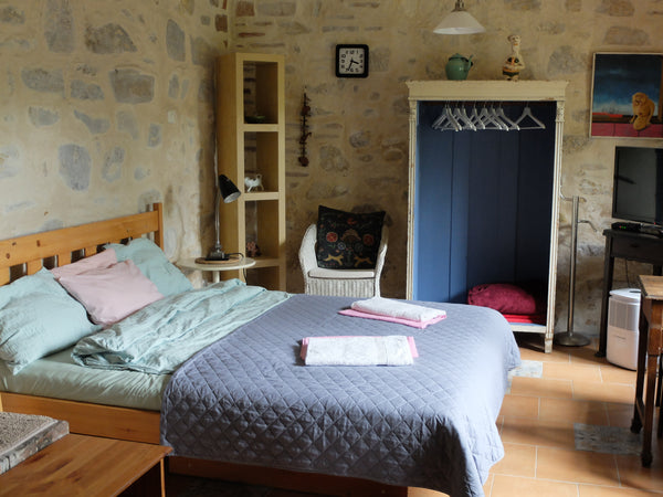 You can enjoy Rustical apartment where you  feel like in the countryside ,  rela Prague, Czechia Rustikální Studio- ADSL, parkování zdarma, zahrada Entire guest suite vacation rental 52808392
