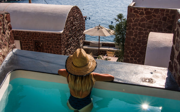 We invite you to experience the atmospheric Ammoudi bay. The sound and smell of  Oia, Greece Nicoletta Ammoudi Suite C Entire rental unit vacation rental 4563180