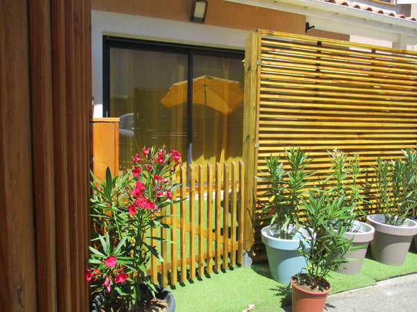 STUDIO & REZ-DE-JARDIN privatifs, idéal 2 personnes, bébé/enfant possible, sans  Eysines, France Studio direct tram Bordeaux centre & gare St Jean Entire rental unit vacation rental 639091525472412761