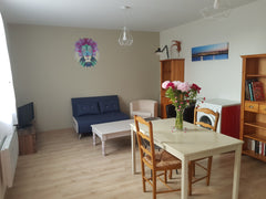 Maison T2 (45m²) refaite à neuf, accessible par un escalier privé et un balcon.< Pessac, France Maison 45m² Pessac Bordeaux idéalement placée Entire home vacation rental 43692802