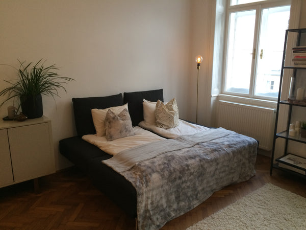 In einer ruhigen Seitenstraße, direkt hinterm Westbahnhof, liegt die Altbauwohnu Vienna, Austria helle, liebevoll eingerichtete Altbauwohnung Private room in rental unit vacation rental 15783516