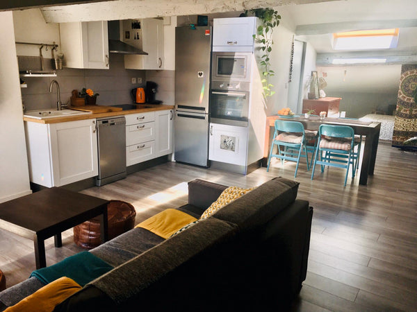 Au cœur du quartier historique de Saint Michel, ce charmant studio, accessible e Bordeaux, France Joli studio au pied de la Flèche Saint Michel Entire rental unit vacation rental 43481934