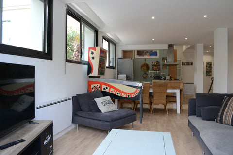 SUPERBE LOFT AVEC SES 2 PLACES DE PARKING PRIVATIVES  SA DEPENDANCE SES  4 CH PO Bordeaux, France Loft piscine 4ch parking Entire loft vacation rental 52441762