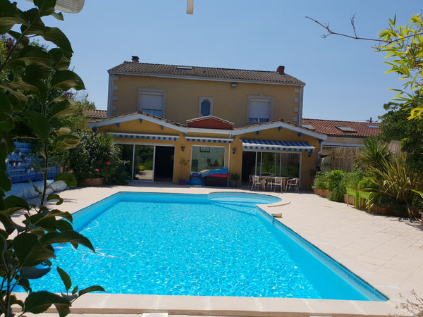 Do feel free to read the full description and house rules.<br /><br />Nice bedro Mérignac, France Welcome to our place! Private room in home vacation rental 1025361