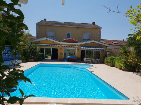 Do feel free to read the full description and house rules.<br /><br />Nice bedro Mérignac, France Welcome to our place! Private room in home vacation rental 1025361