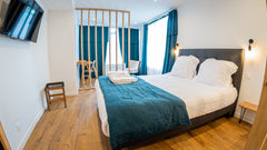 Cet élégant studio d'environ 30 m2, au rez-de-chaussée sur rue, se compose d'une Bordeaux, France Charmant studio au coeur de Bordeaux Entire rental unit vacation rental 35147132