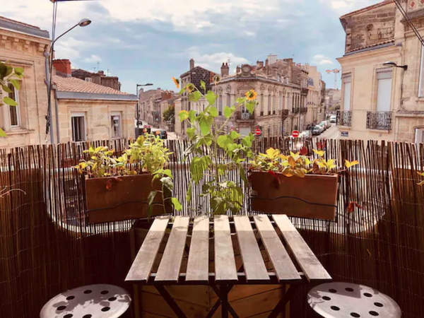 Appartement cozy et lumineux avec petit balcon. A 5minutes à pieds du jardin pub Bordeaux, France Appart cosy et lumineux à 5min du jardin Publique Entire rental unit vacation rental 644271724408942995