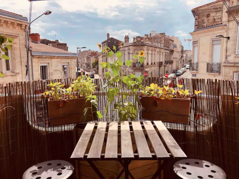 Appartement cozy et lumineux avec petit balcon. A 5minutes à pieds du jardin pub Bordeaux, France Appart cosy et lumineux à 5min du jardin Publique Entire rental unit vacation rental 644271724408942995