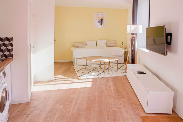 Welcome to Bordeaux!  <br />I welcome you to my 29 square metre studio in the he Bordeaux, France Studio Moderne Climatisé Au Coeur Des Chartrons Entire rental unit vacation rental 49455489