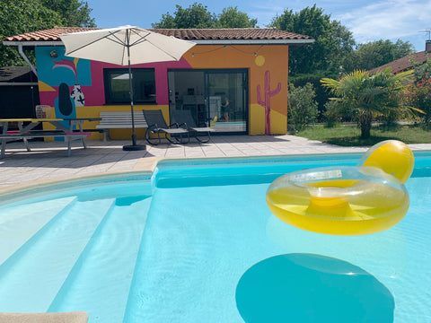 Dépendance, type studio tout équipé, tout confort de 35 m2 joliment décorée, et  Saint-Médard-en-Jalles, France Jolie guest house confort avec piscine chauffée Entire guesthouse vacation rental 50295202