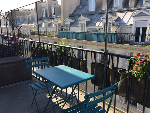 L’appartement se trouve dans le quartier du Marais. Idéalement situé, près de No  Studio dans le Marais  avec terrasse Entire rental unit vacation rental 24674149