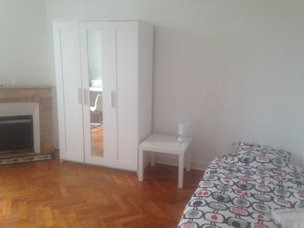 Quartier calme proche de tout commerce<br /><br /><b>The space</b><br />appartem Bordeaux, France chambre individuelle dans une collocation Private room in rental unit vacation rental 42652799