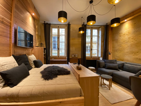 Studio est au 1er étage et refait à neuf, il est situé dans un petit immeuble en Biscarrosse, France À louer magnifique studio hyper centre Bordeaux Entire rental unit vacation rental 42836140