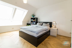 Light-flooded penthouse apartment in Vienna with a roof-terrace. You live in the  QUIET PENTHOUSE APARTMENT WITH VIEW OVER VIENNA Entire rental unit vacation rental 32879659