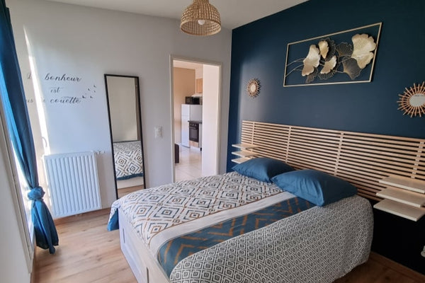 Bienvenue dans notre appartement de 40m2 refait à neuf avec une terrasse de 20m2 Bordeaux, France ★ Bohème chic ★ Parc Bourran ★ 4 pers ★ Netflix ★ Entire rental unit vacation rental 53865525
