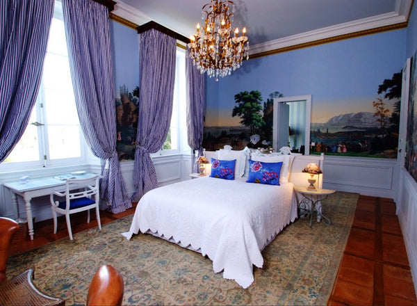 Le château Peyronnet est une propriété privée située en bordure de Garonne à Sai  Château Peyronnet - Chambre Tapisserie Private room in castle vacation rental 20223587