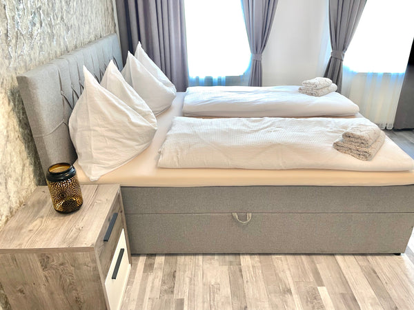 Genieße ein stilvolles Erlebnis in dieser zentral gelegenen Unterkunft. Vienna, Austria Cataleya‘s Apartment near center with terrace Entire rental unit vacation rental 643224160298526891